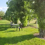 Chez Particulier Avec Petit Dejeuner, Piscine, Pool House *