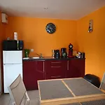 Chez Particulier Avec Petit Dejeuner, Piscine, Pool House