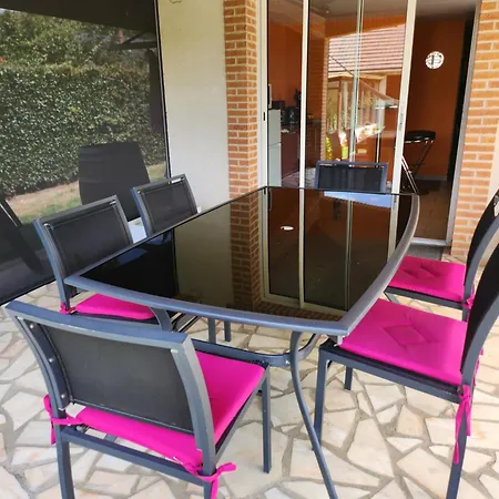 ホームステイ Chez Particulier Avec Petit Dejeuner, Piscine, Pool House