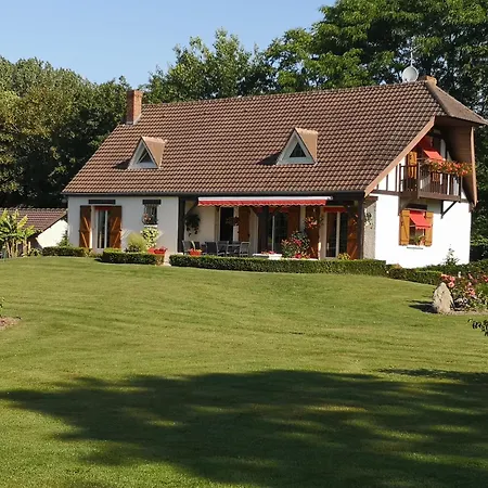 Chez Particulier Avec Petit Dejeuner, Piscine, Pool House * Saint-Pierre-de-Manneville