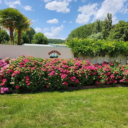 Chez Particulier Avec Petit Dejeuner, Piscine, Pool House *