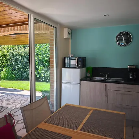 Chez Particulier Avec Petit Dejeuner, Piscine, Pool House